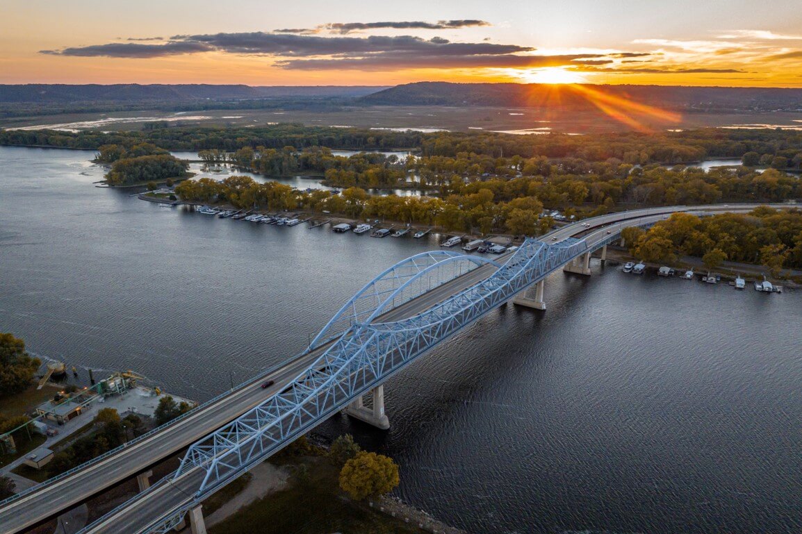 la-crosse-region-blue-bridge-sunset-views