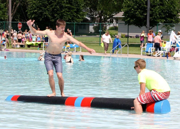 Holmen Pool Logrolling